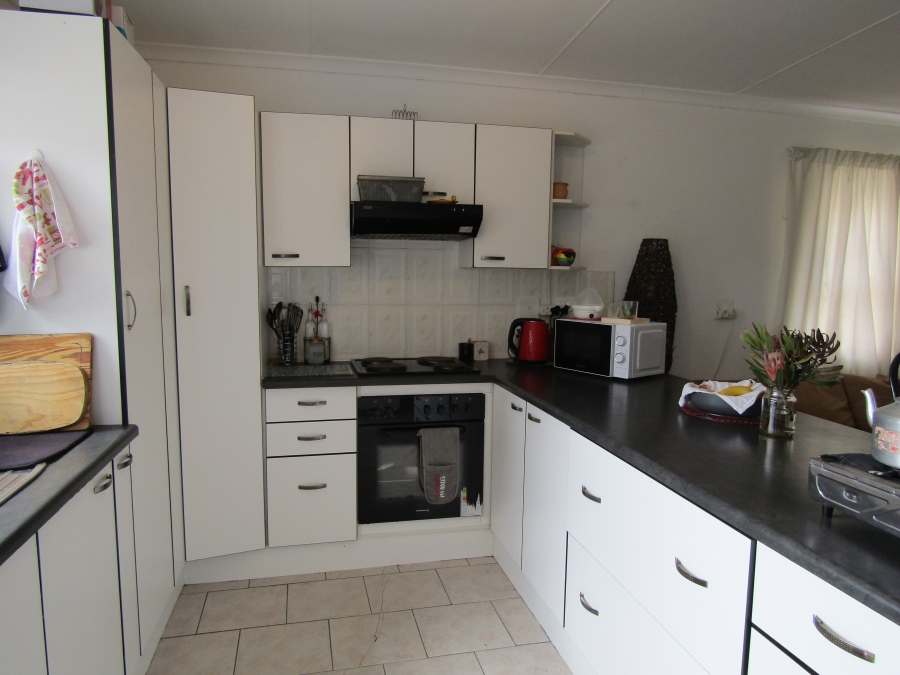 8 Bedroom Property for Sale in Wavecrest Eastern Cape